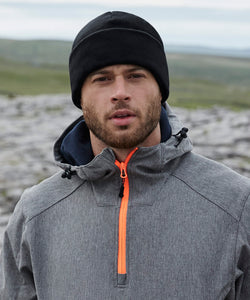 Gorro de lana reciclada con borde vuelto | Negro