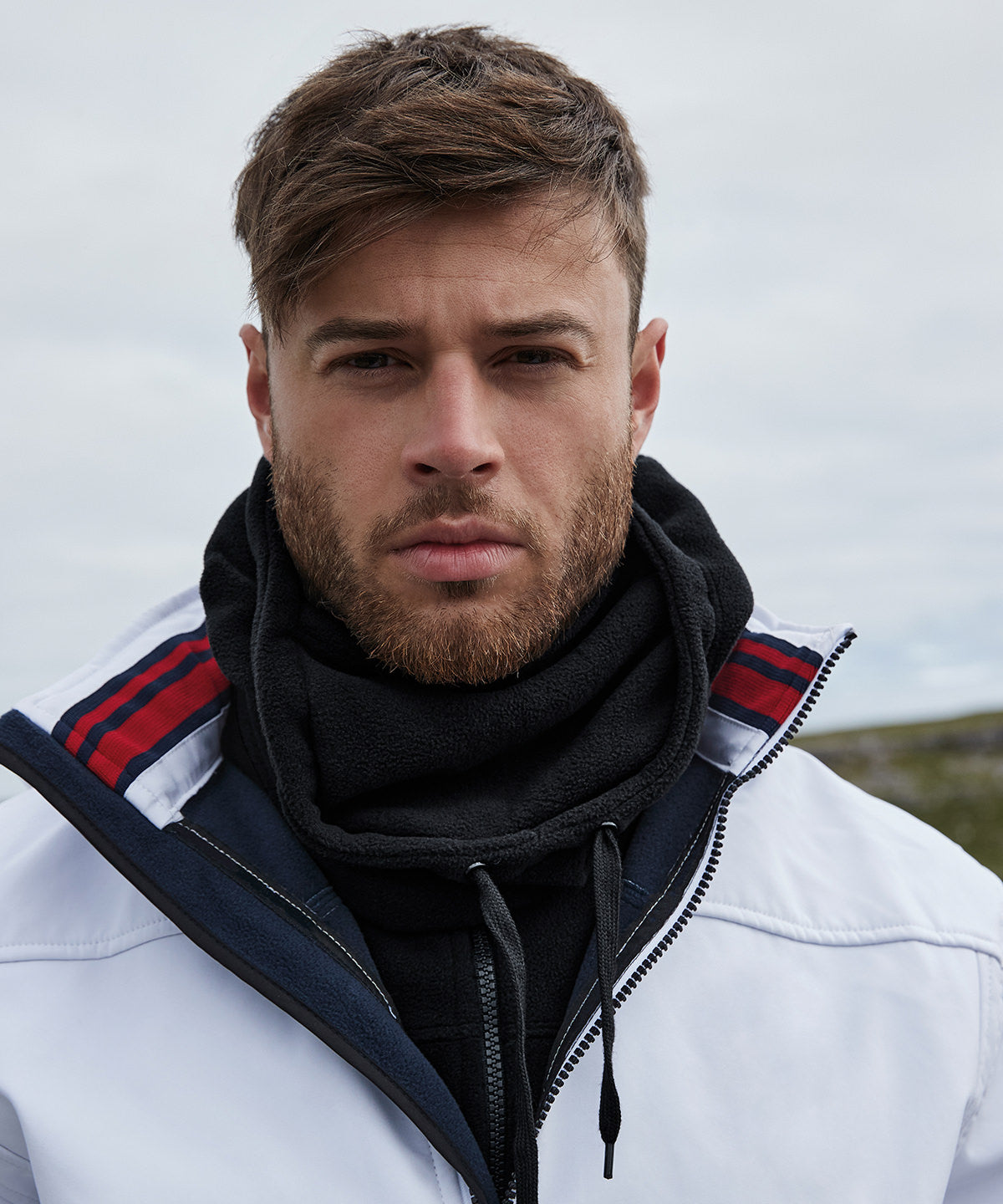 Kapuze aus recyceltem Fleece | Schwarz