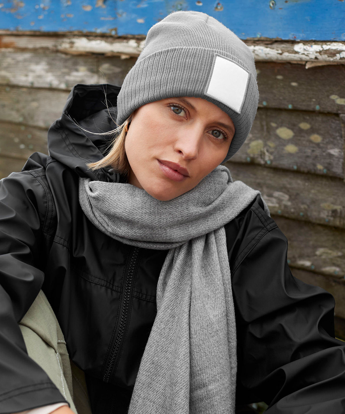 Beanie mit Patch-Applikation | Schwarz/Weiß