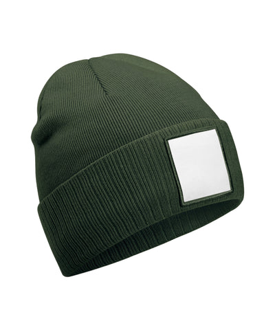 Beanie mit Patch-Applikation | Olivgrün/Weiß