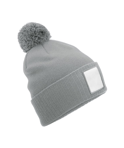 Beanie mit Patch-Applikation und Bommel | Grau/Weiß