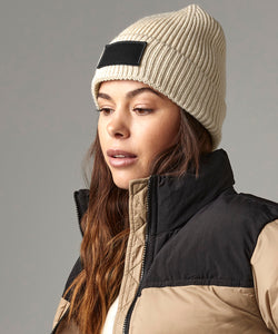 Gorro de moda con parches | Negro