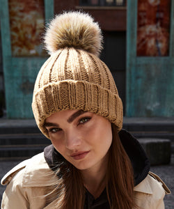 Gorro de punto grueso con pompn de piel sinttica | Negro