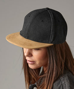 Gorra snapback con visera de ante | Negro Vintage