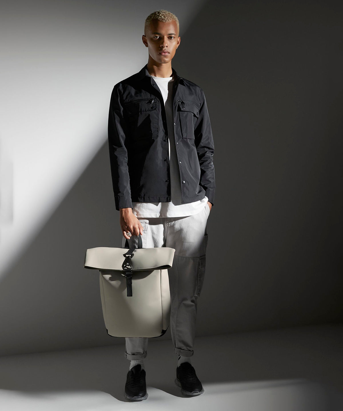 Mochila rolltop de poliuretano mate | Arcilla