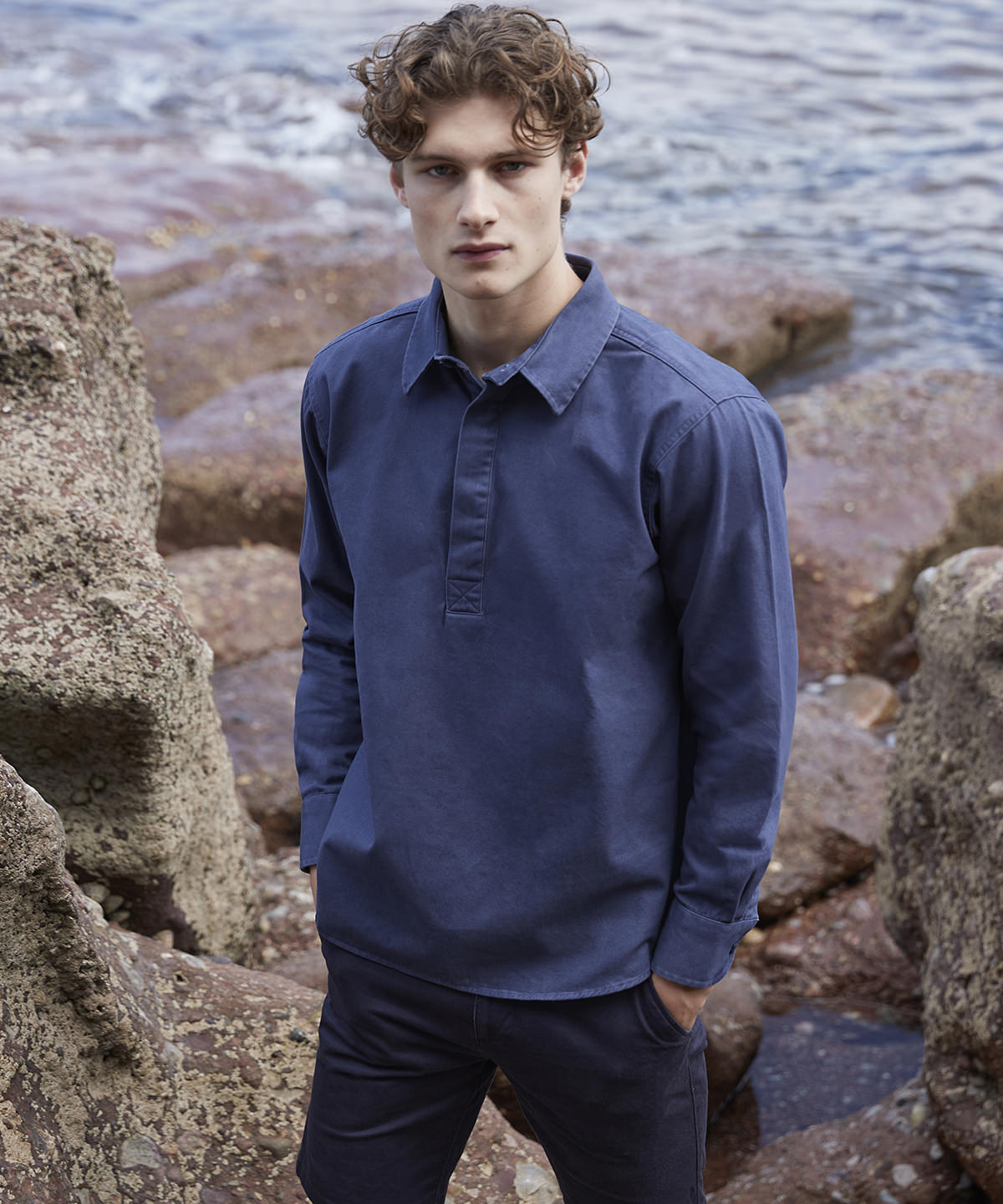 Camisa de franela avec cuello de pico | Lavado Azul Marino