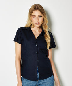 Blusa Oxford de manga corta para mujer en el entorno laboral (ajuste entallado) | Negro - Carbn