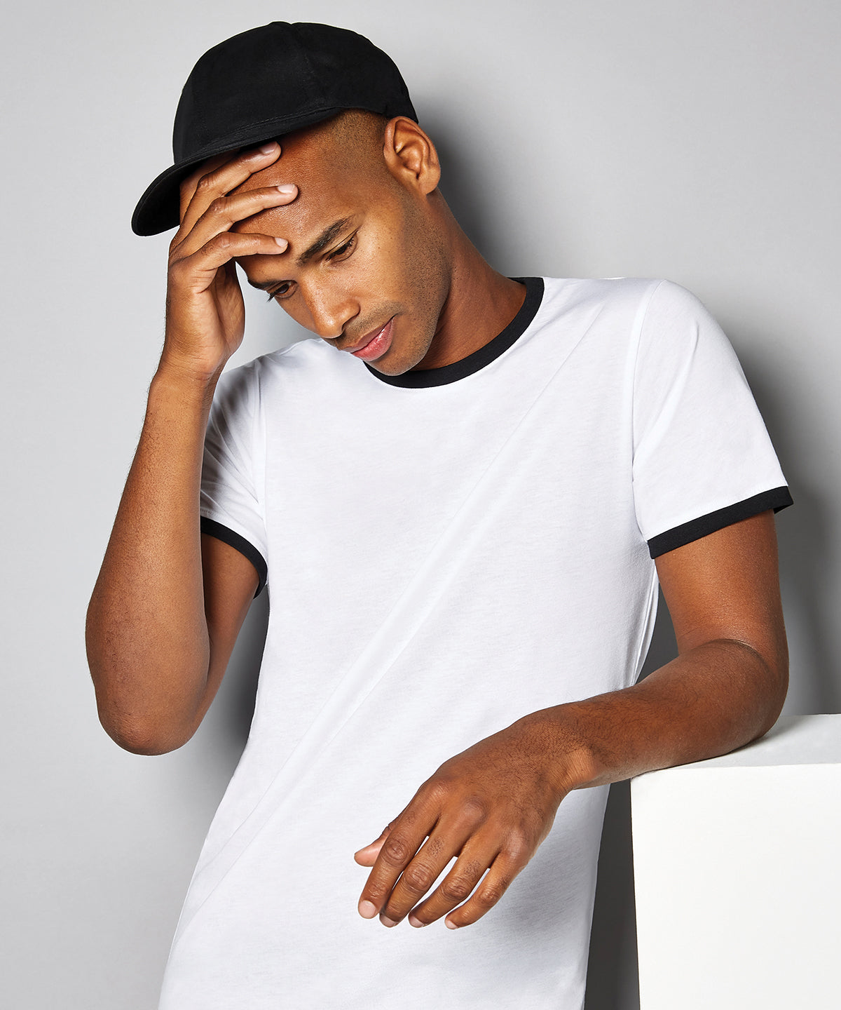 Camiseta ajustada de moda con ribetes | Blanco/Negro