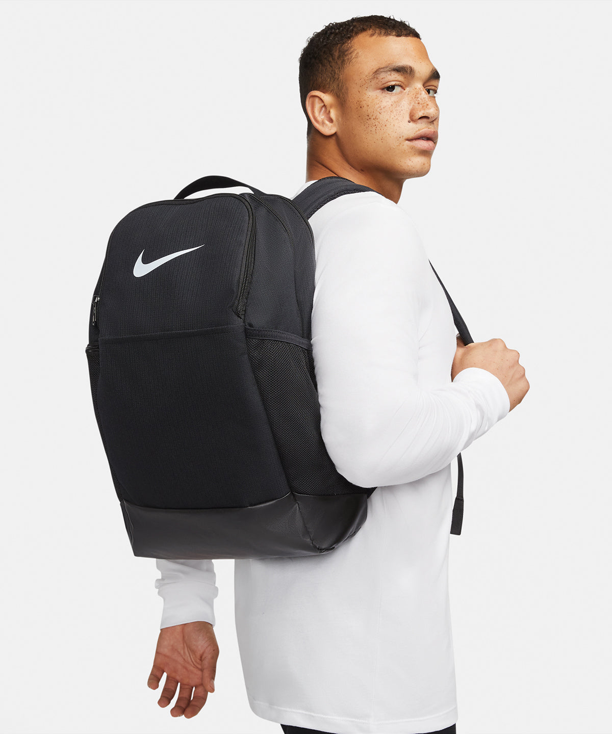 Mochila Nike Brasilia (24 litros) | Negro/Negro/Blanco