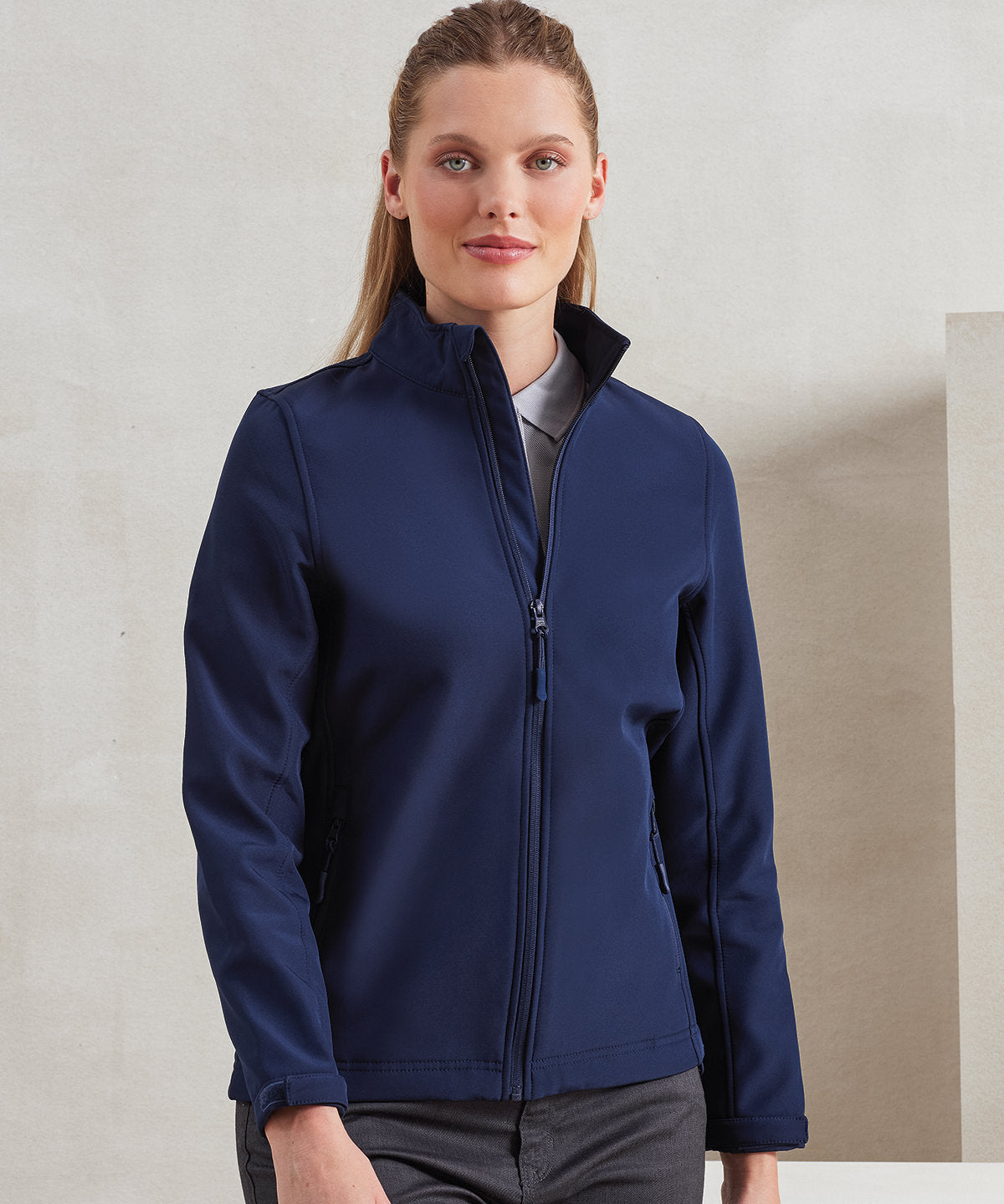 Windchecker® Damen-Softshelljacke aus recyceltem Material mit Druck | Marineblau