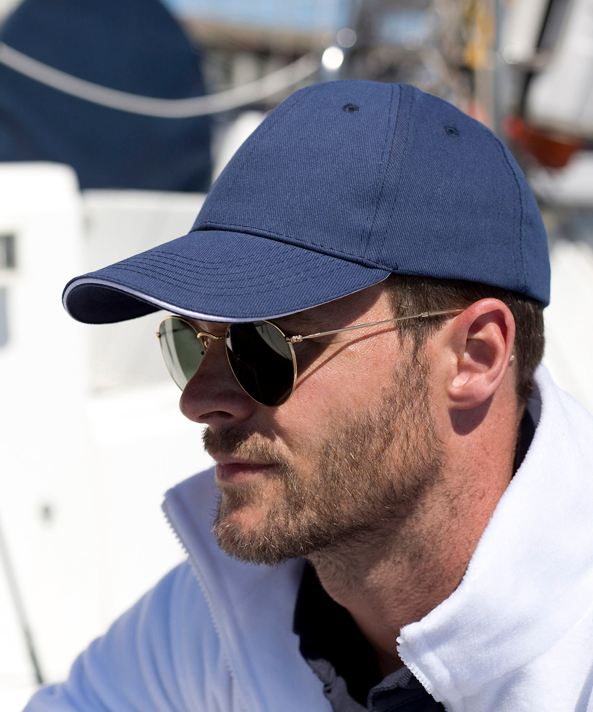 Memphis Sandwich Cap aus gebürsteter Baumwolle mit niedrigem Schirm | Schwarz/Rot