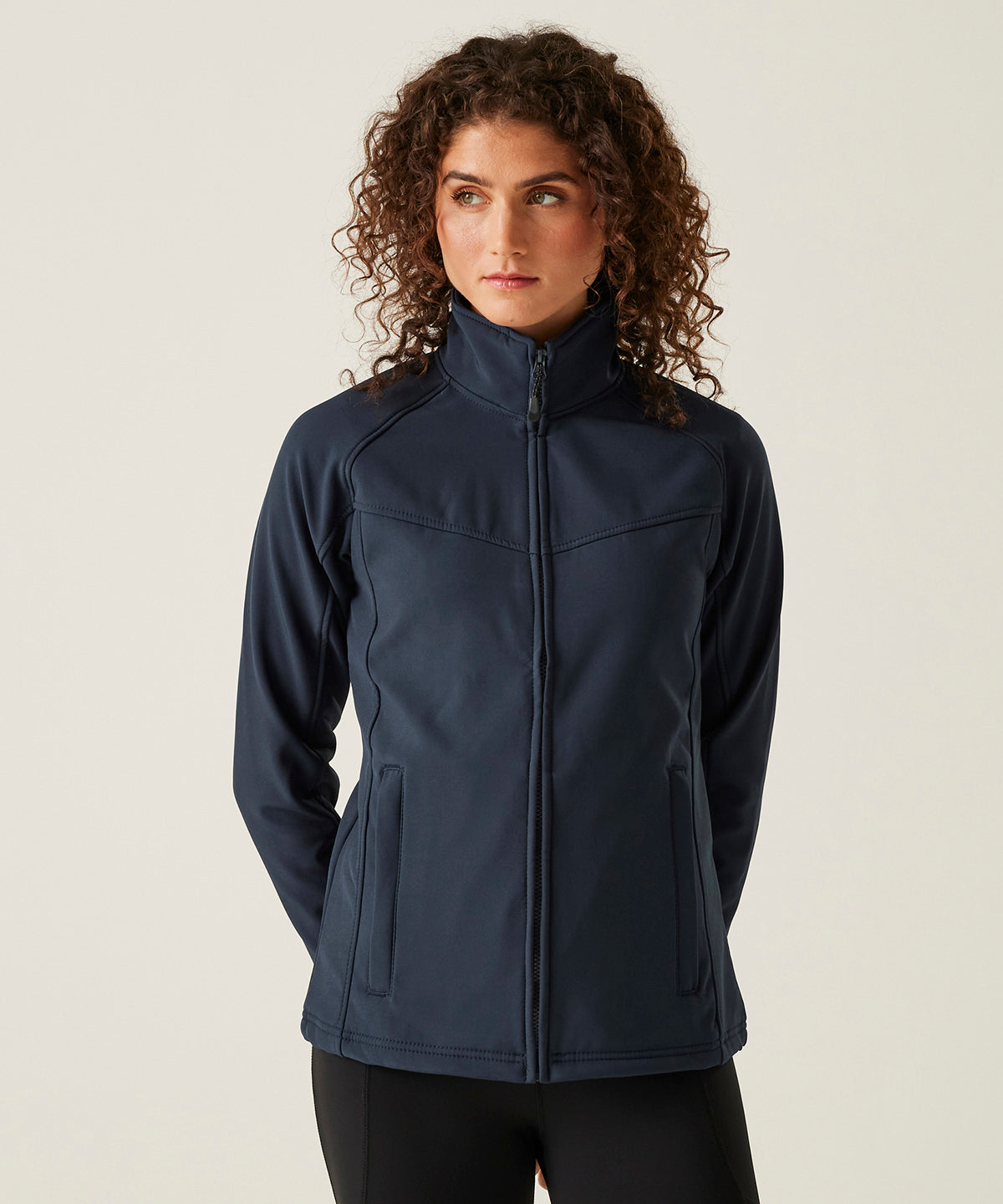 Uproar Damen Softshelljacke | Ganz Schwarz