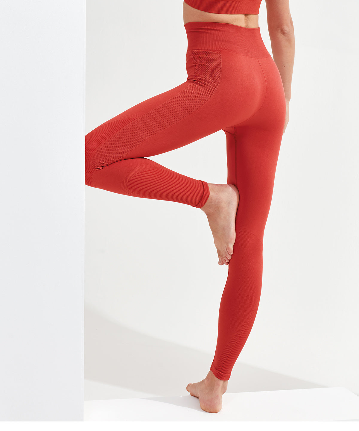 Mallas de mujer TriDri® sin costuras con ajuste 3D para deportes mltiples en color liso | Negro