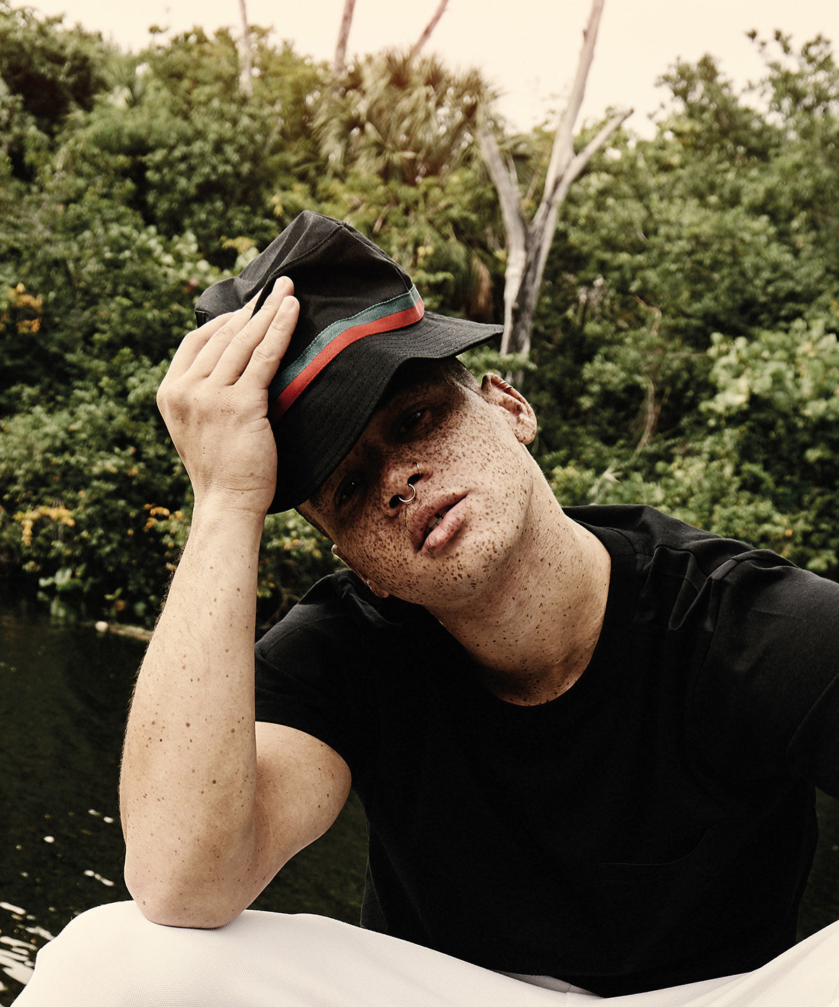 Gestreifter Fischerhut (5003S) | Weiß/Feuerrot/Grün