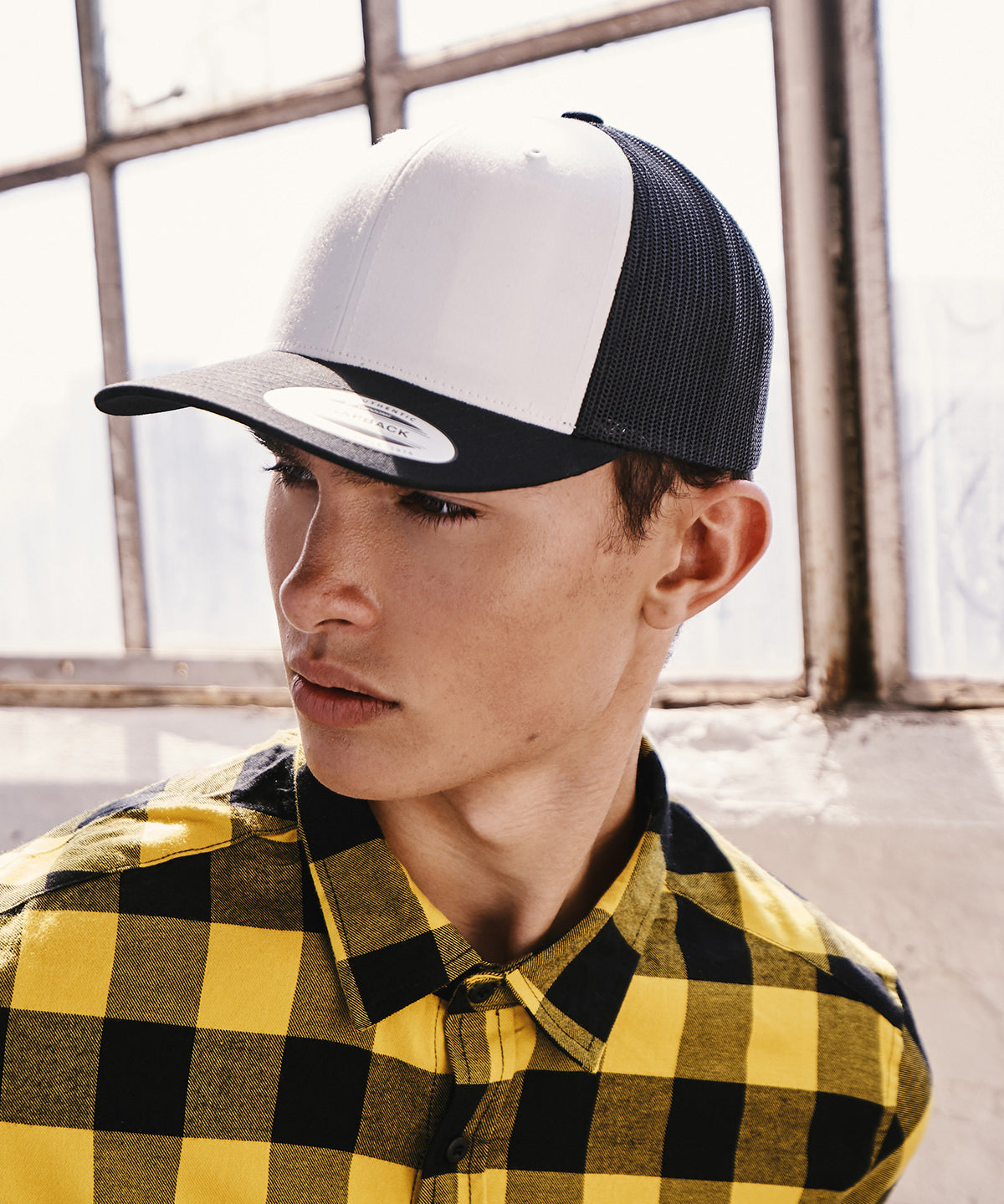 Retro Trucker Hat mit farbigem Frontpanel (6606CF) | Dunkelgrau/Weiß/Dunkelgrau